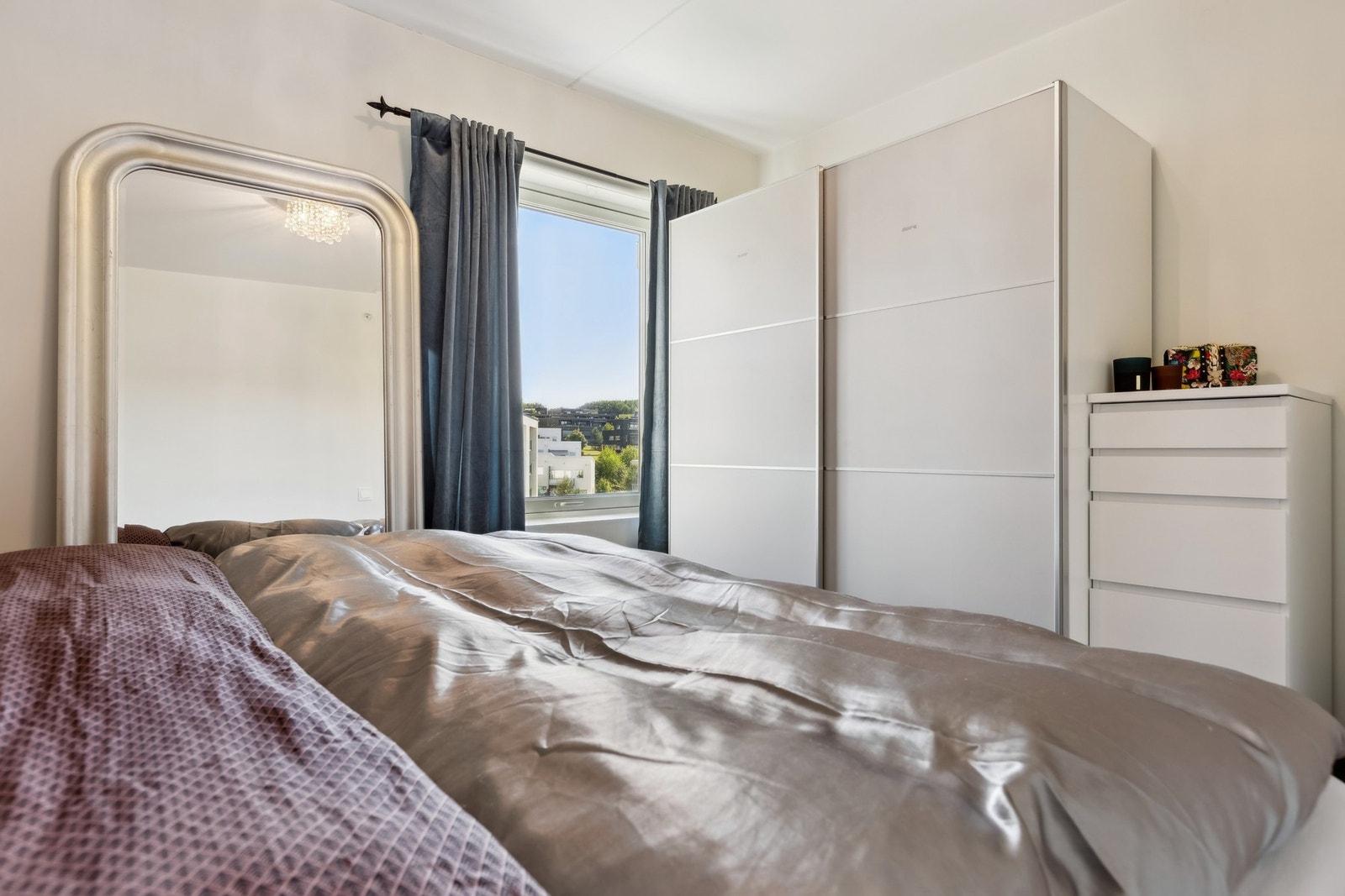 Hovedsoverommet måler 10 kvm og kan enkelt innredes med stor dobbeltseng, garderobeskap og tilhørende møblement. Galleribilde