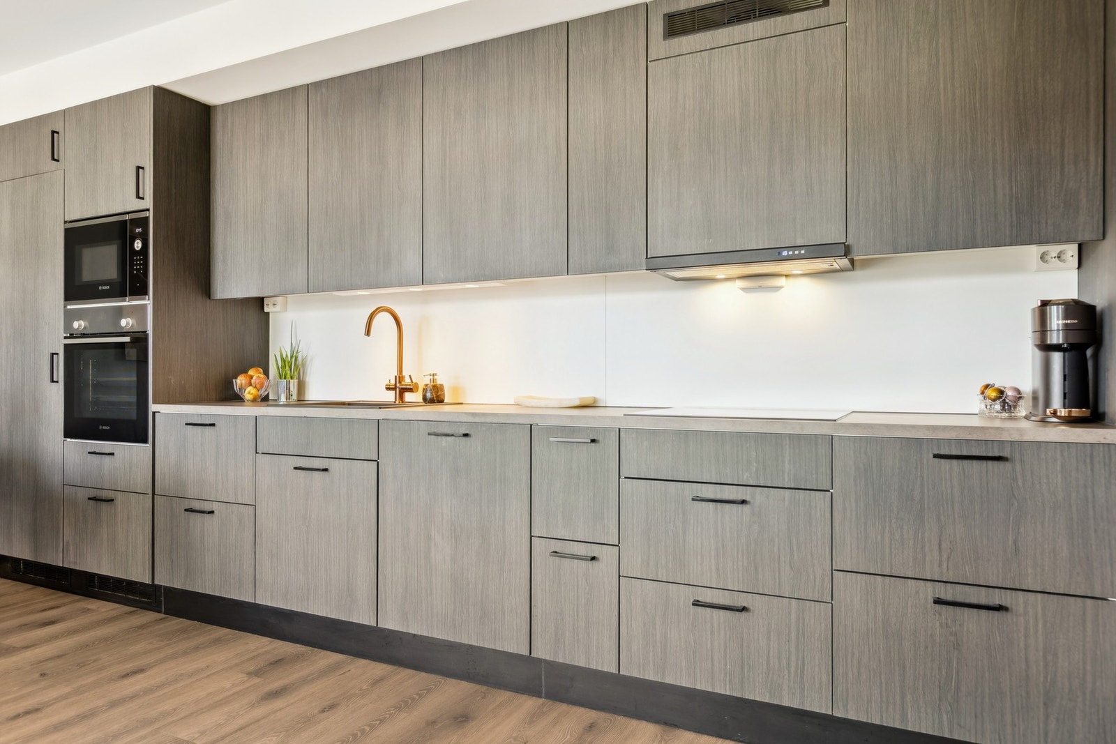 Moderne Space kjøkkeninnredning fra 2022. Galleribilde