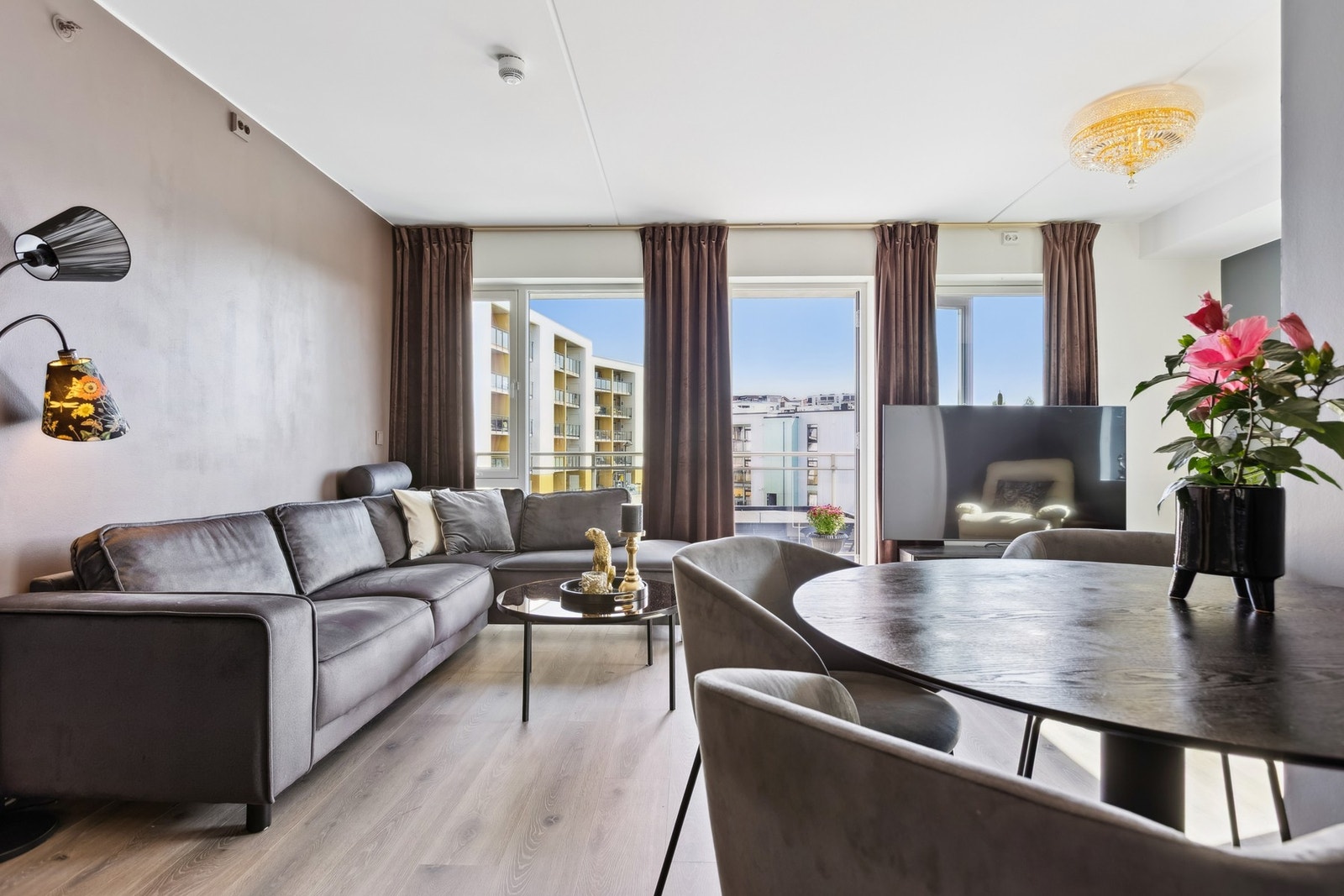 Fra stuen er det utgang til en romslig balkong på 11 kvm. Galleribilde