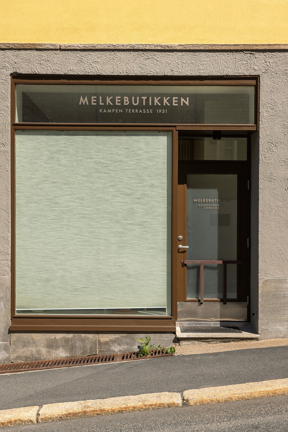 "Melkebutikken" var utsalgssted for melk, fra gammelt av. I dag er lokalet en fresh gjesteleilighet på 45 m² som kan leies rimelig. Se hjemmesiden til borettslaget for nærmere informasjon. Galleribilde
