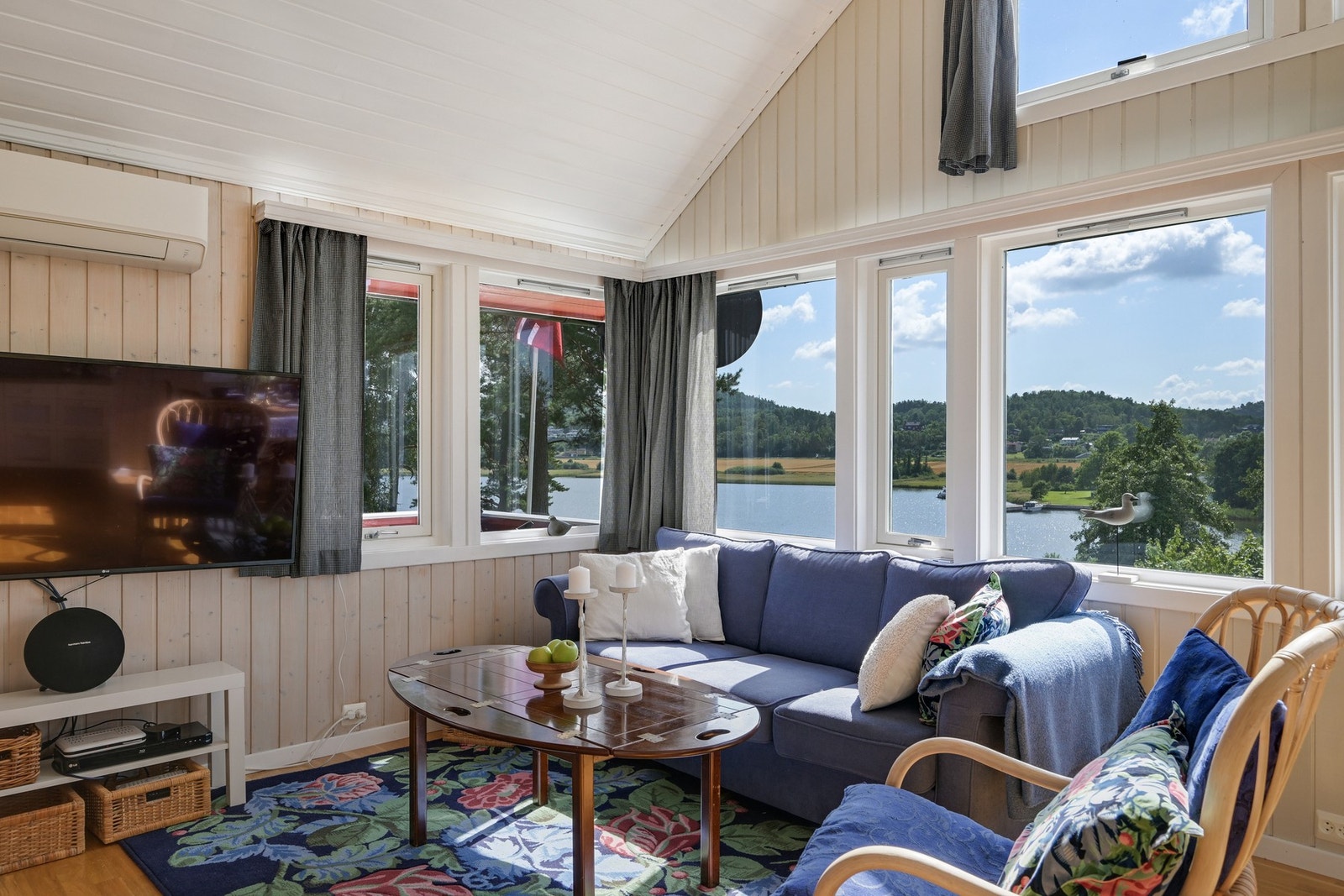 Sofakrok med både fjordutsikt og TV - fritt valg... Galleribilde