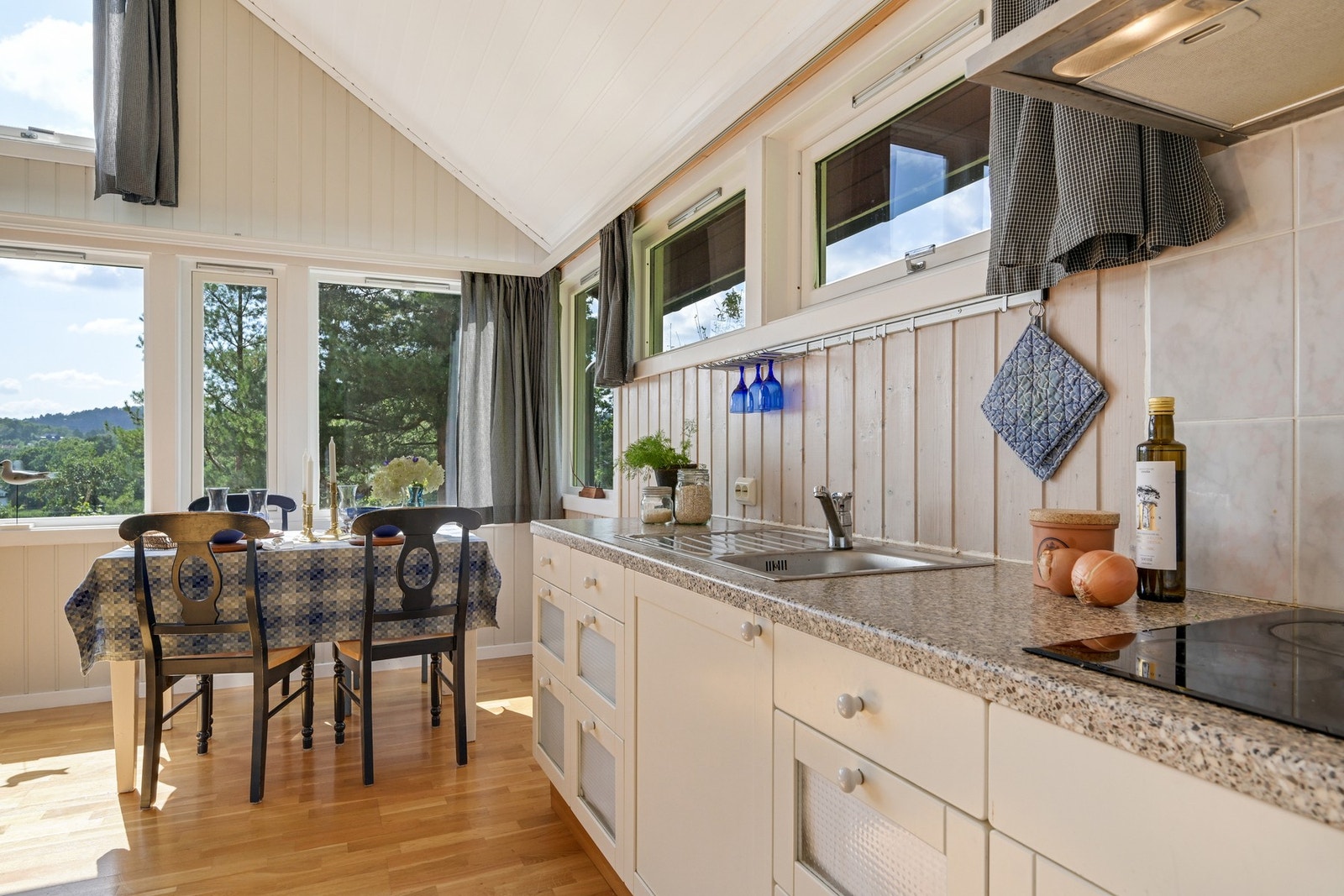 Hvitevarer på kjøkkenet medfølger Galleribilde