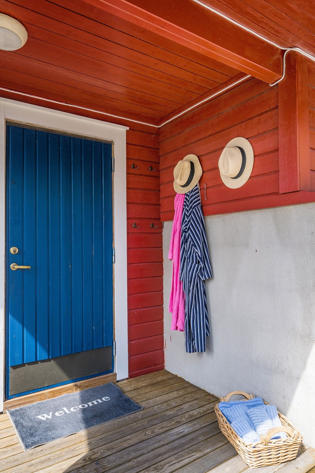 Denne var nybygget i 1998 - antrekket er klart for både morgen- og kveldsbad Galleribilde