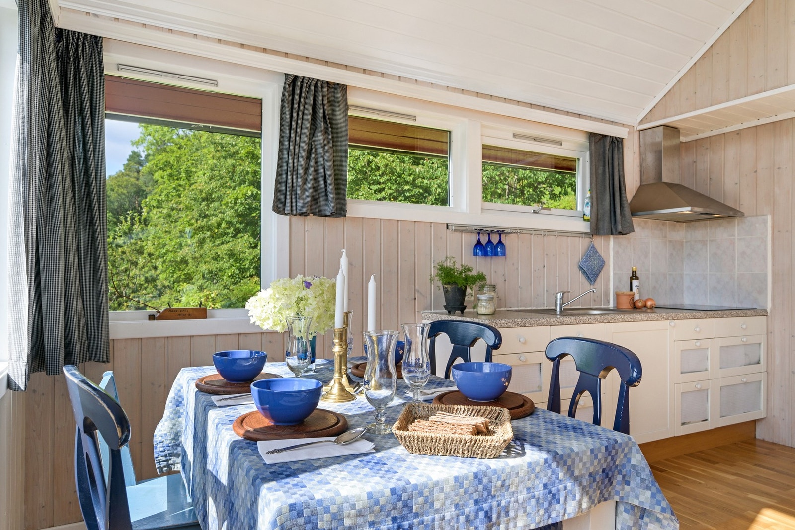 Som vi ser er det plass for spisestue også her Galleribilde