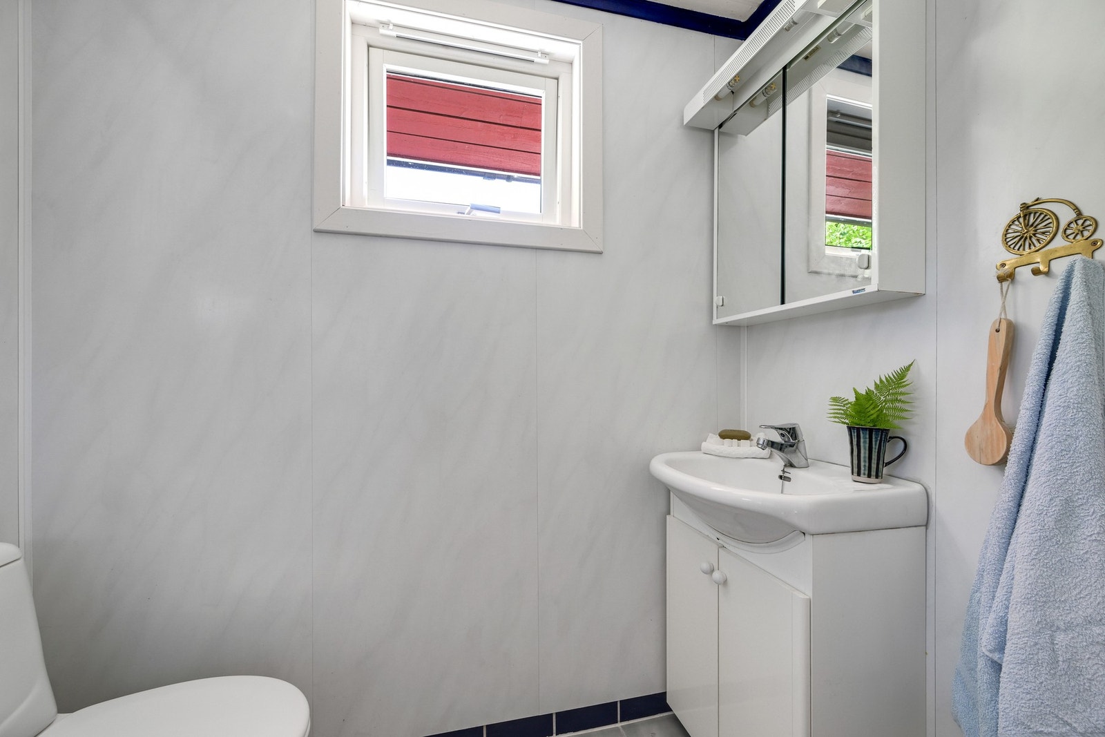 Bad med flislagt gulv/varmekabler Galleribilde