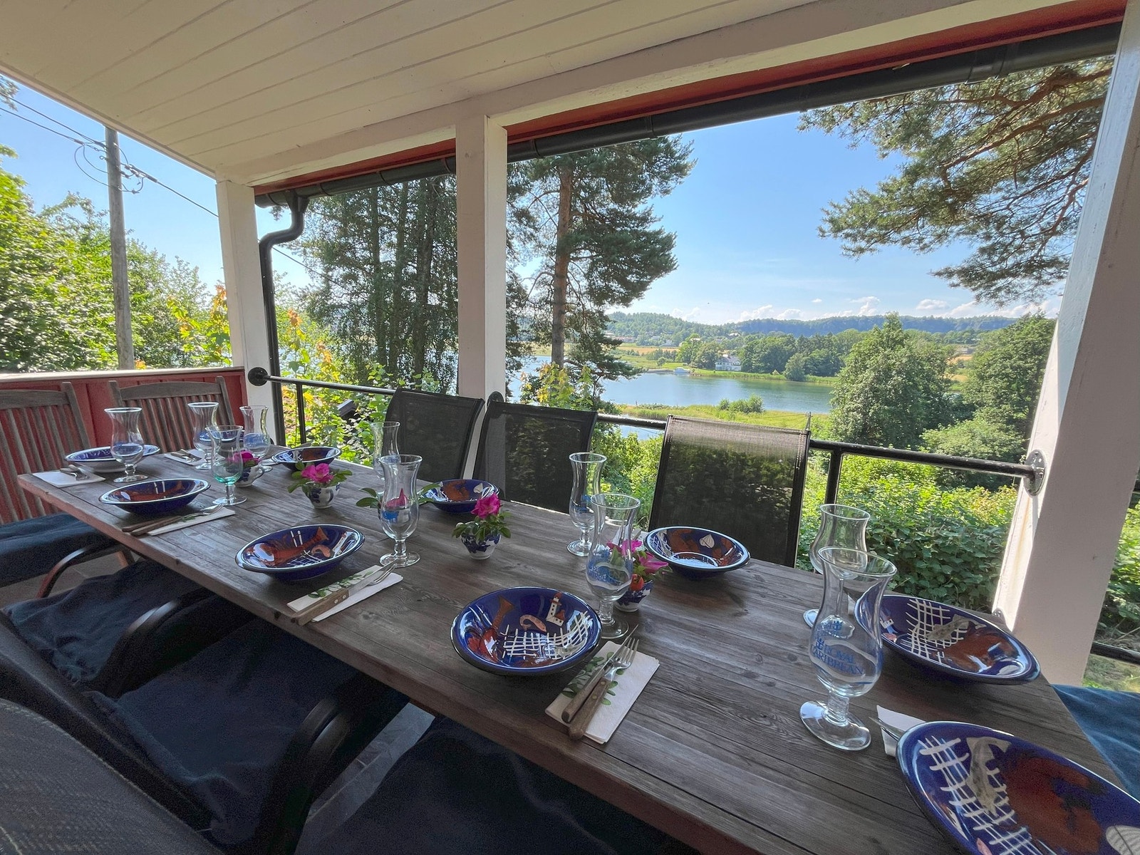 God plass for langbord både ute og inne Galleribilde