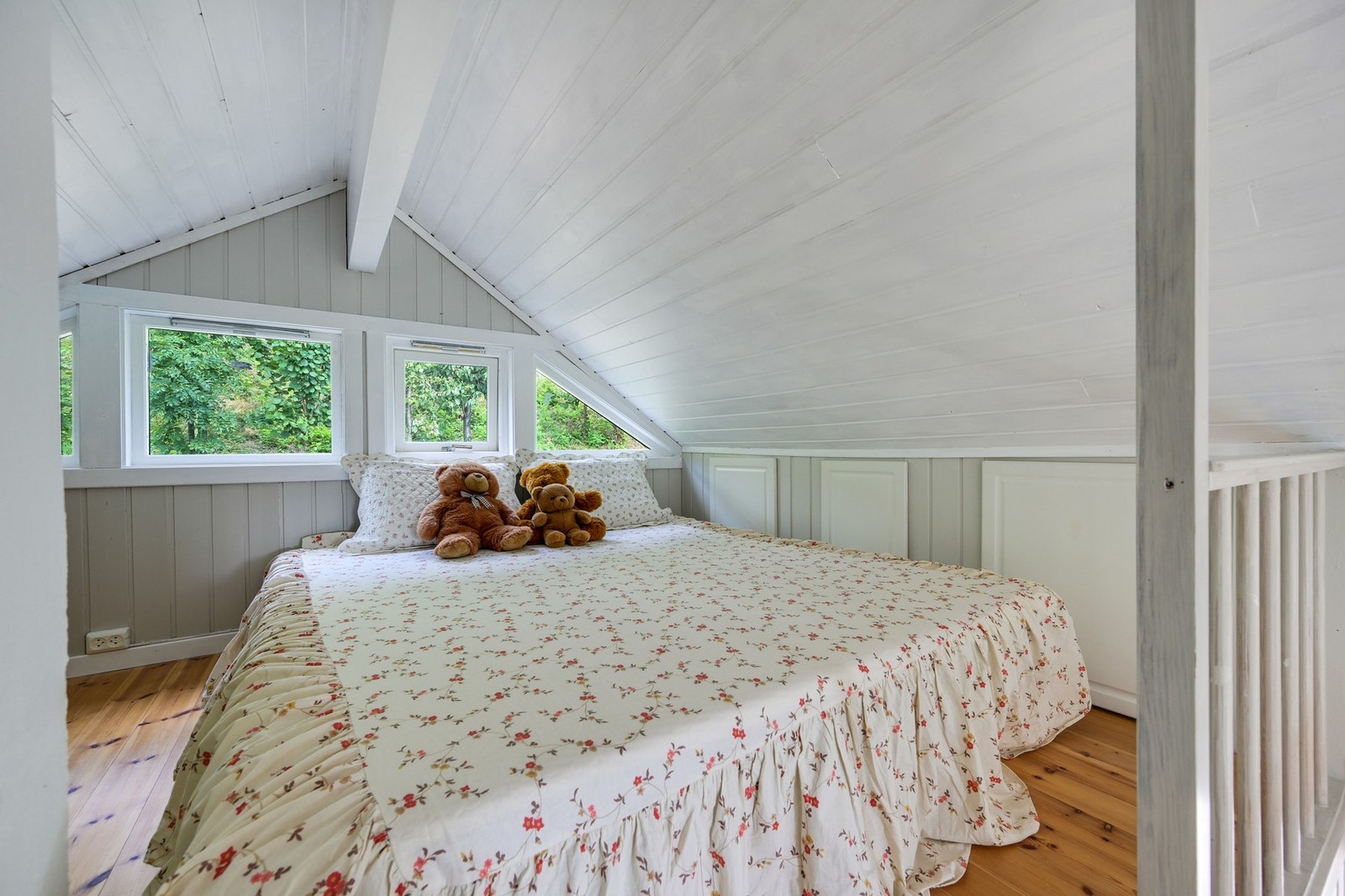 På hemsen er det plass for gjesteseng - dog ikke godkjent som soverom Galleribilde