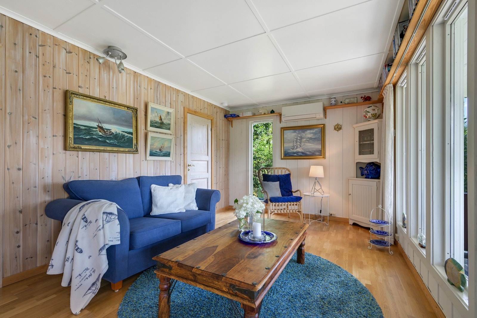 Kjekt med både varmepumpe og peisovn for de som vil utvide hytte sesongen Galleribilde