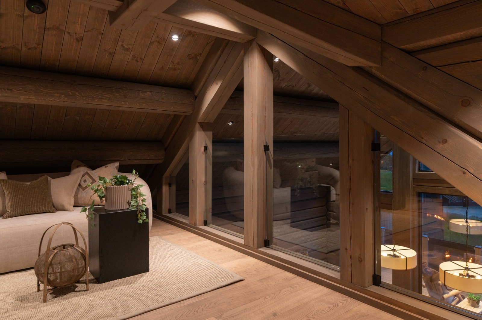 Fantastisk hems med masse muligheter. I dag innredet som to stuer Galleribilde