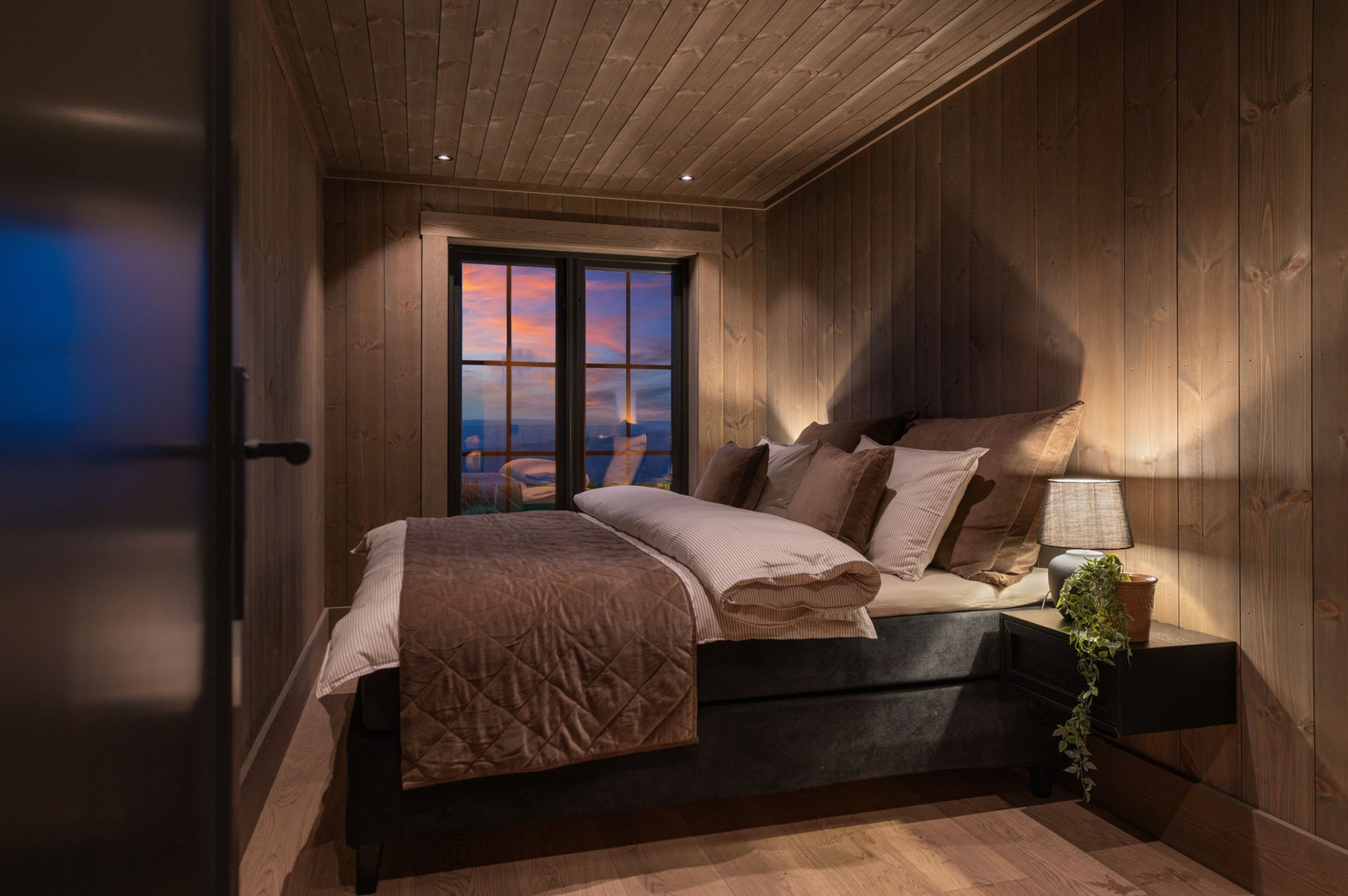 Soverom nr 3 i denne etasjen med tilhørende bad i gangen utenfor Galleribilde