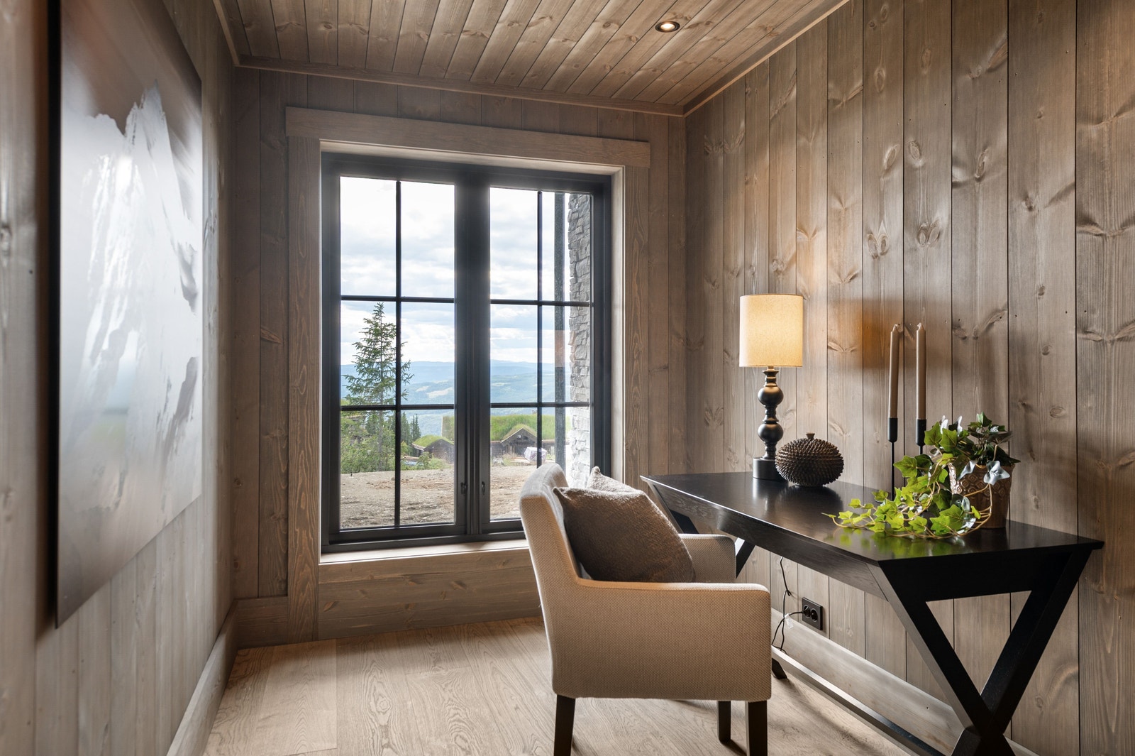 Soverom nr 6, her innredet som kontor Galleribilde