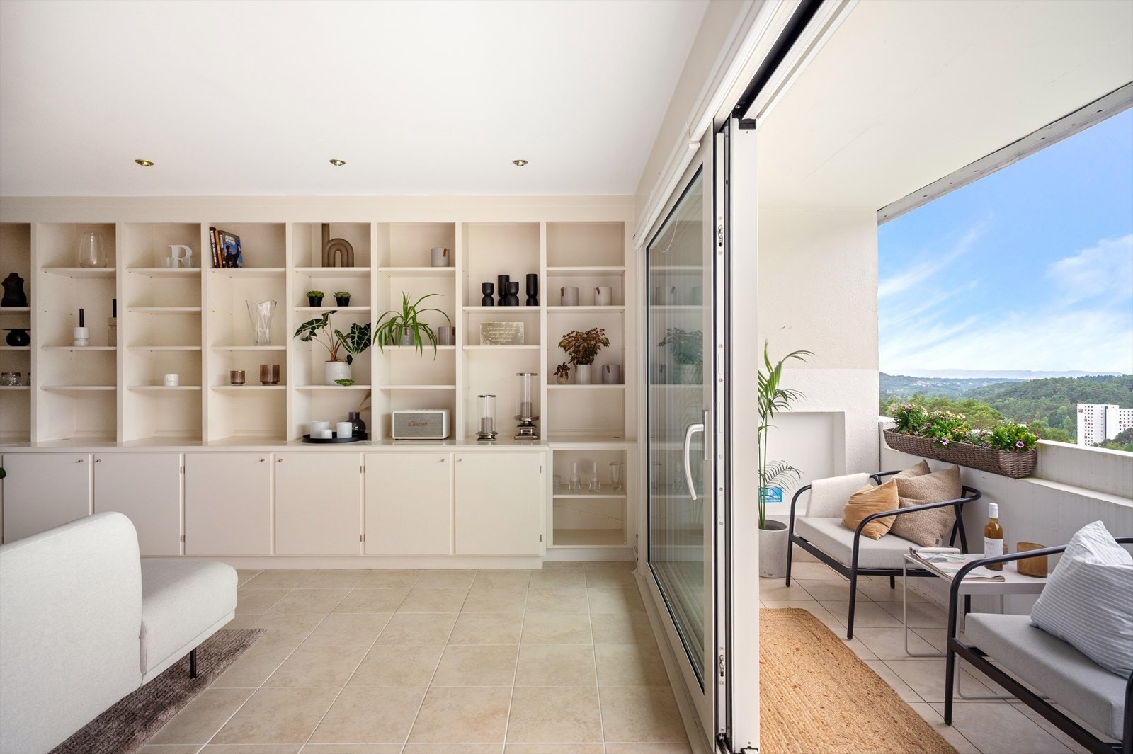 Leiligheten har et stilren og pent uttrykk. Galleribilde