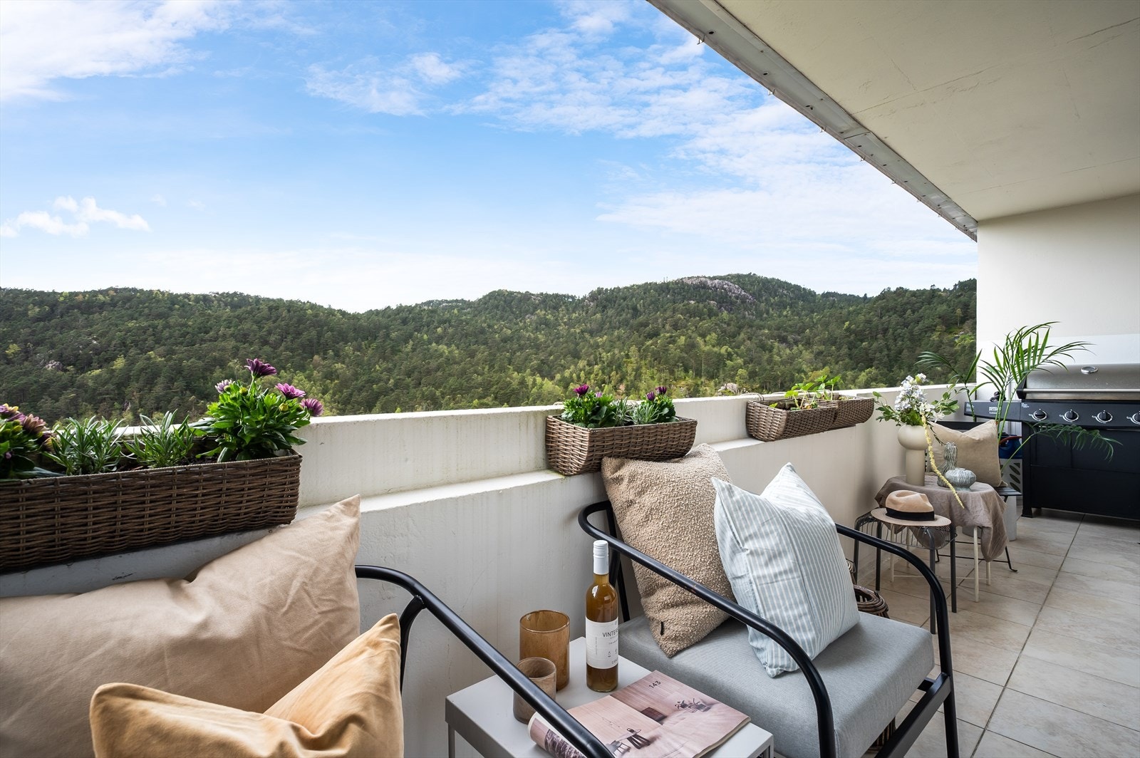 Overbygget balkongen på 11 m² med som kan brukes året rundt. Galleribilde