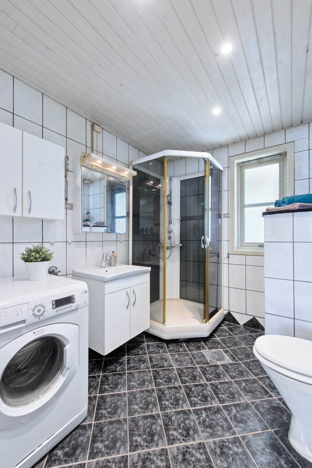 Badet ble oppgradert i 2009 med flislagte overflater og ny innredning. Galleribilde