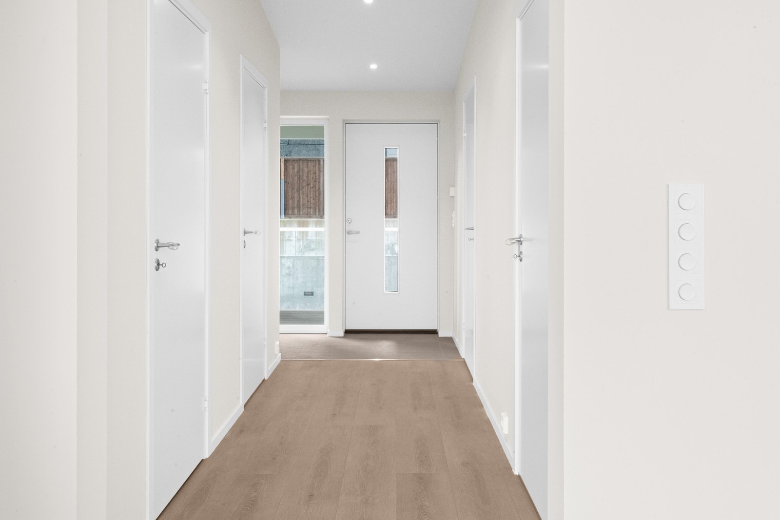 Keramiske fliser i yttergang gir slitesterk og elegant finish. Galleribilde