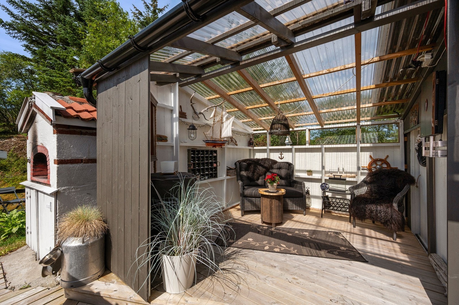 Terrassen vil på sommerstid oppleves som en fin forlengelse av stuen. Galleribilde