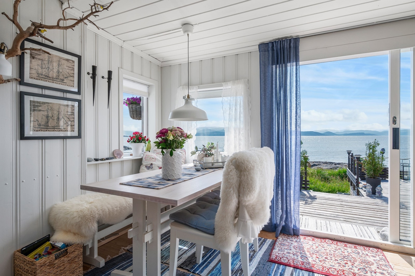 Her har man god plass til å samle familie og venner til hyggelige sammenkomster. Galleribilde