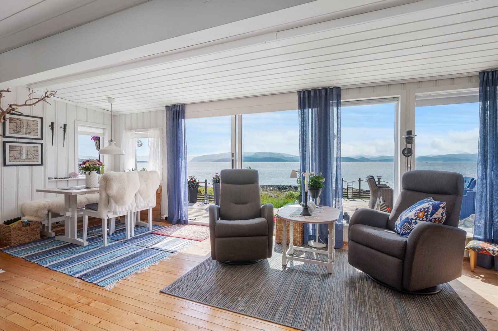 Stue- og kjøkkenarealet er romslig med sine 37 kvm. Galleribilde