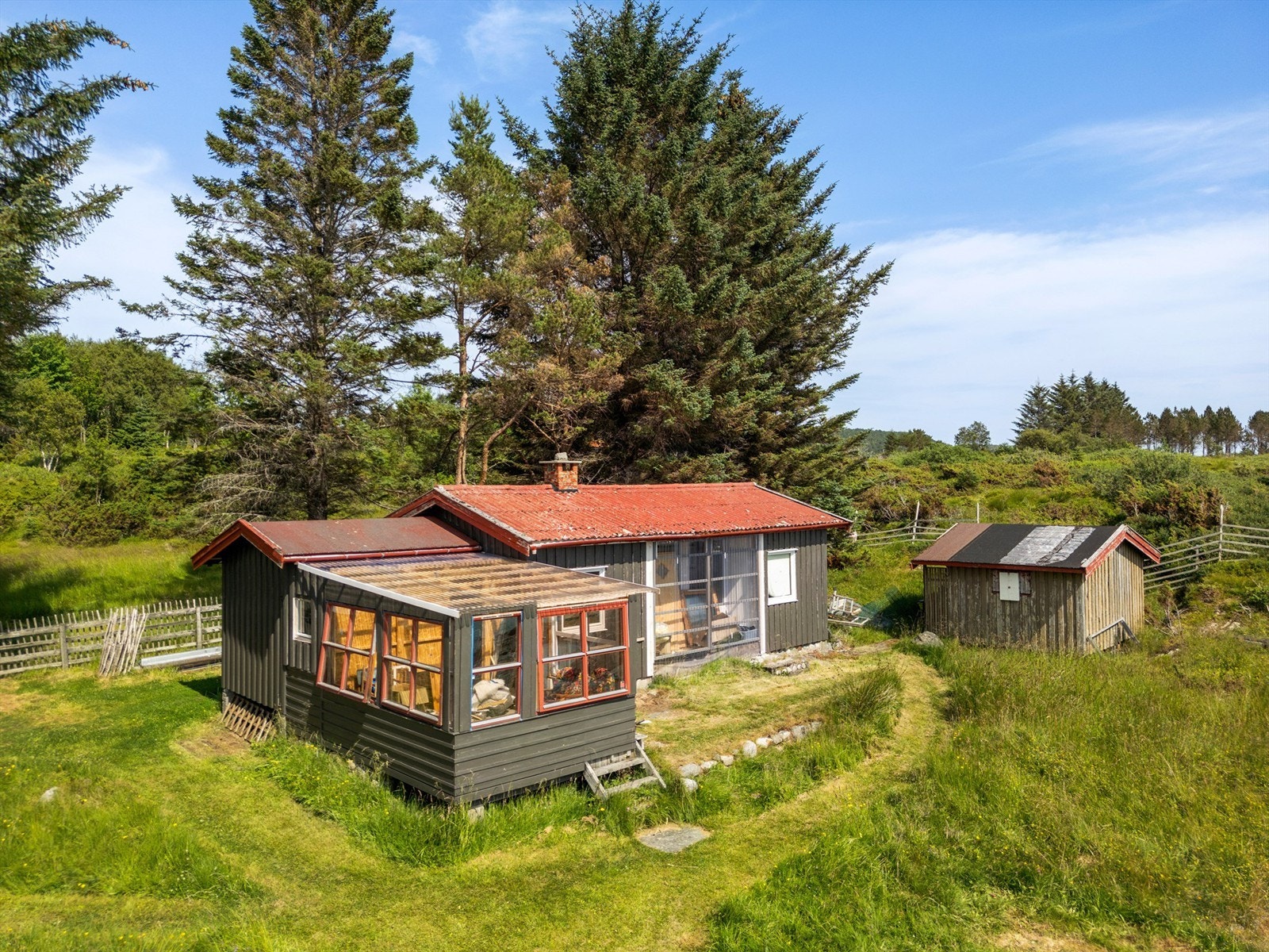 Sagaveien 19 har gode lagringsmuligheter og stort potensiale. Galleribilde