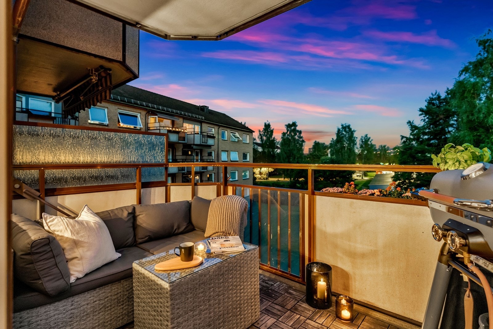 Meget pen og attraktiv 3-roms med solrik balkong. Parkeringsplass. Fyring inkludert. Gangavstand til Lillestrøm sentrum! Galleribilde