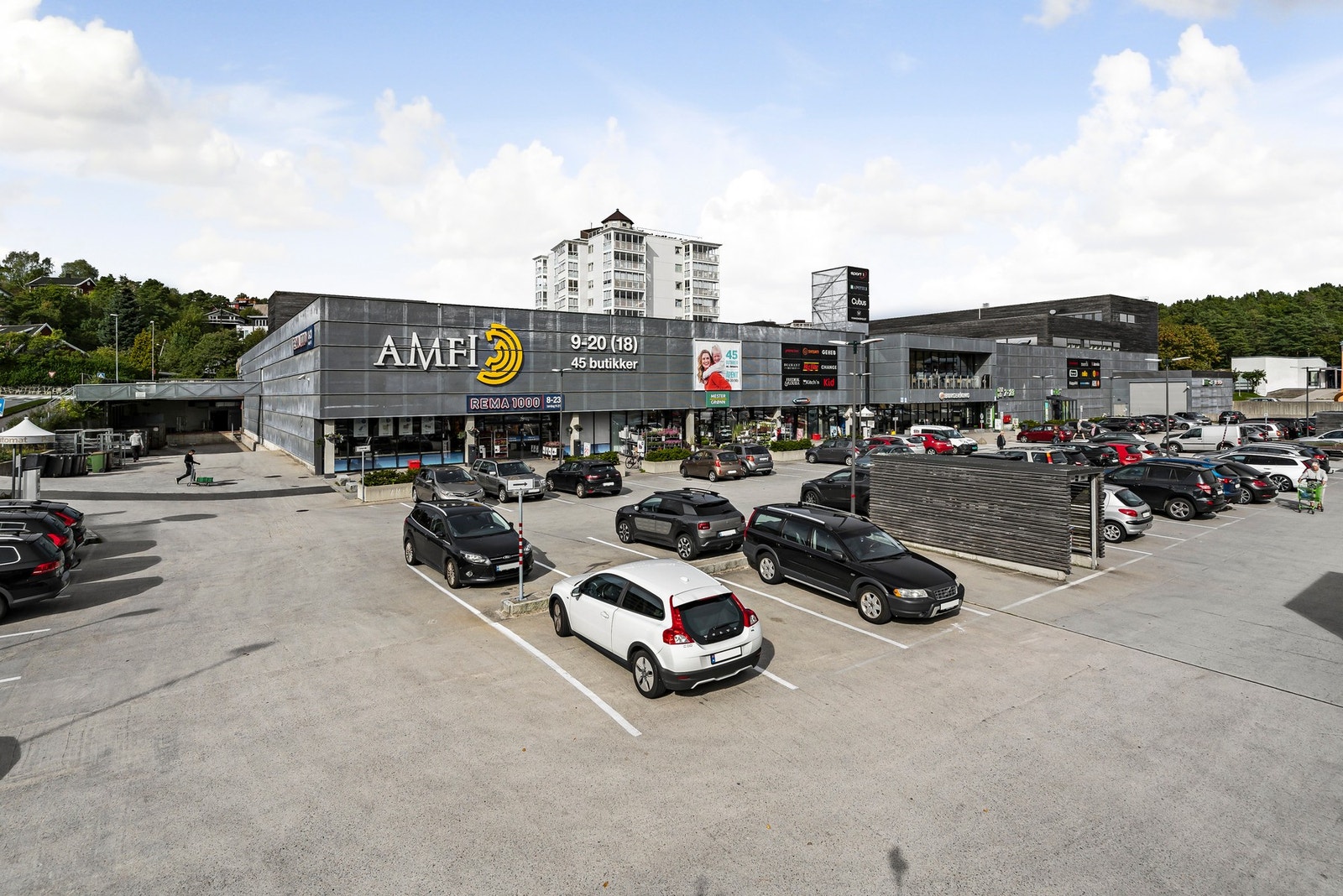 - Vågsbygd senter er en kort tur unna med flere butikker, restauranter og cafeer - Galleribilde