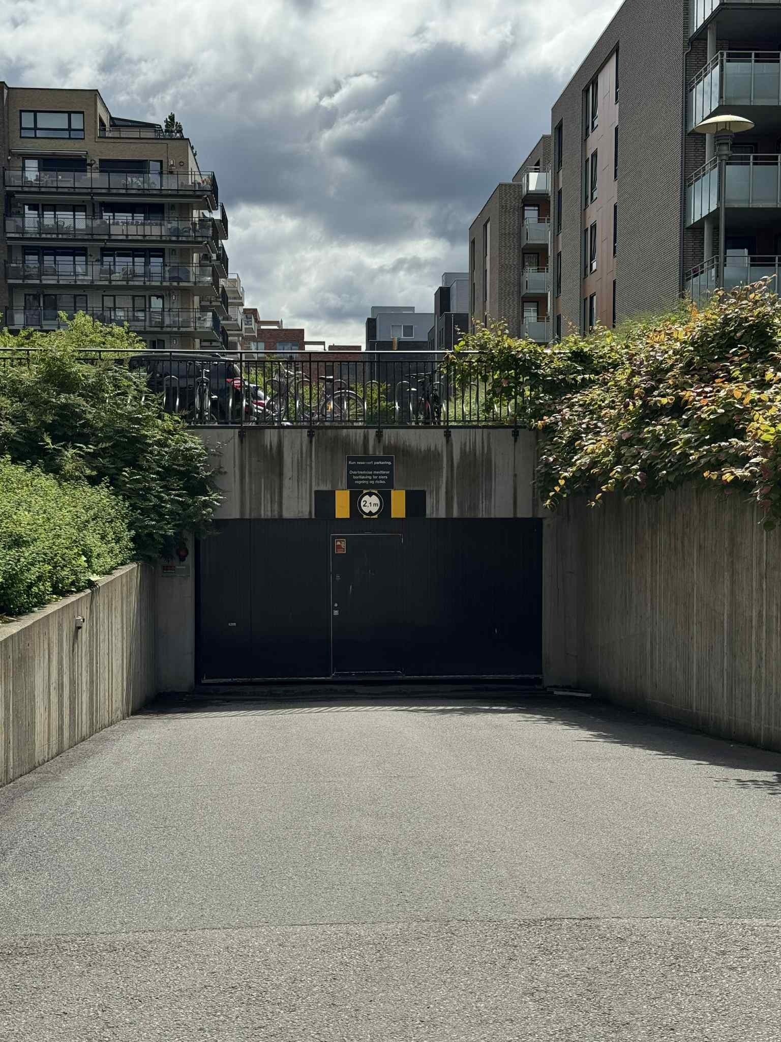 Innkjøring til lørenhagen garasje Galleribilde
