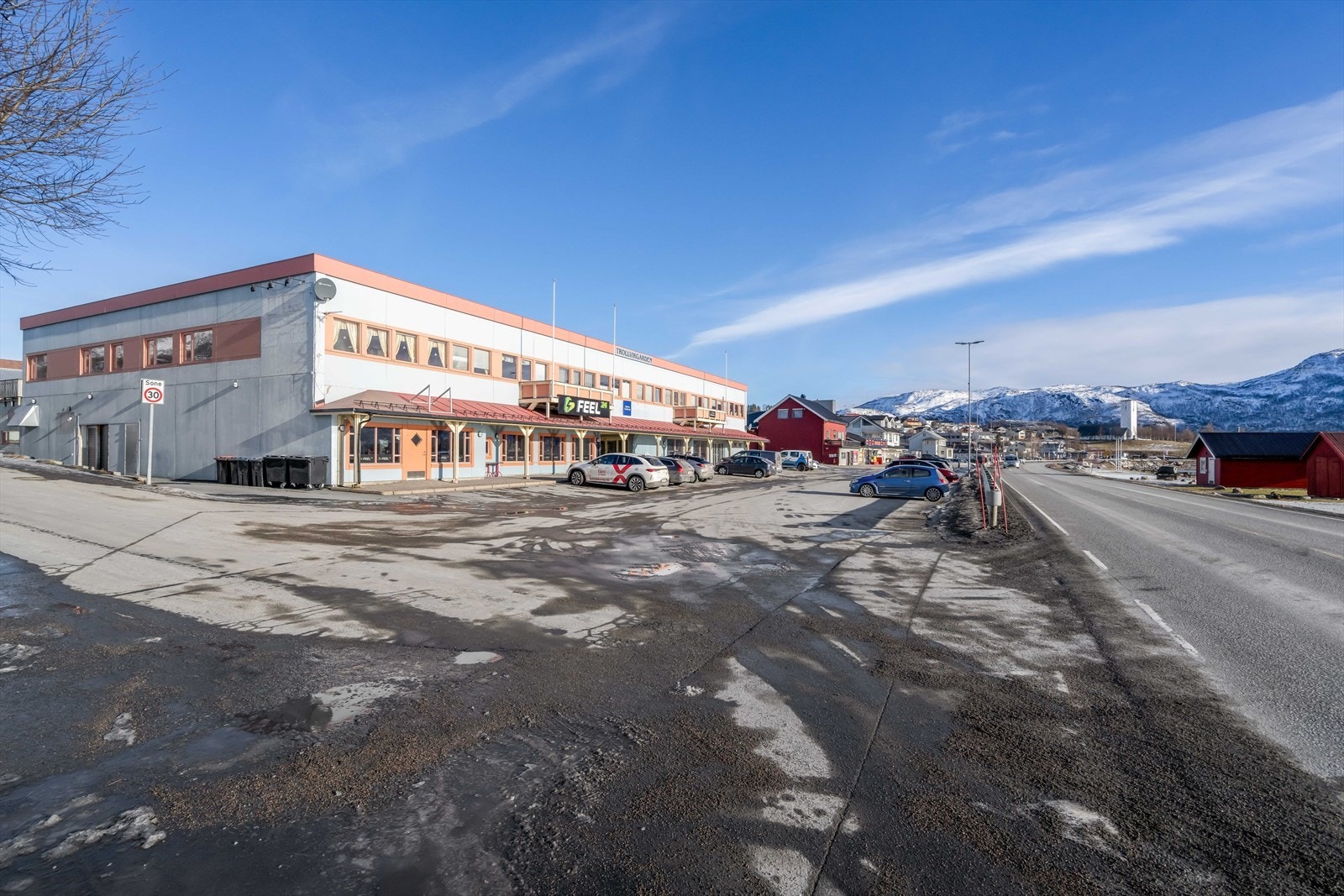 E10 mot lofoten passerer forbi eiendommen Galleribilde