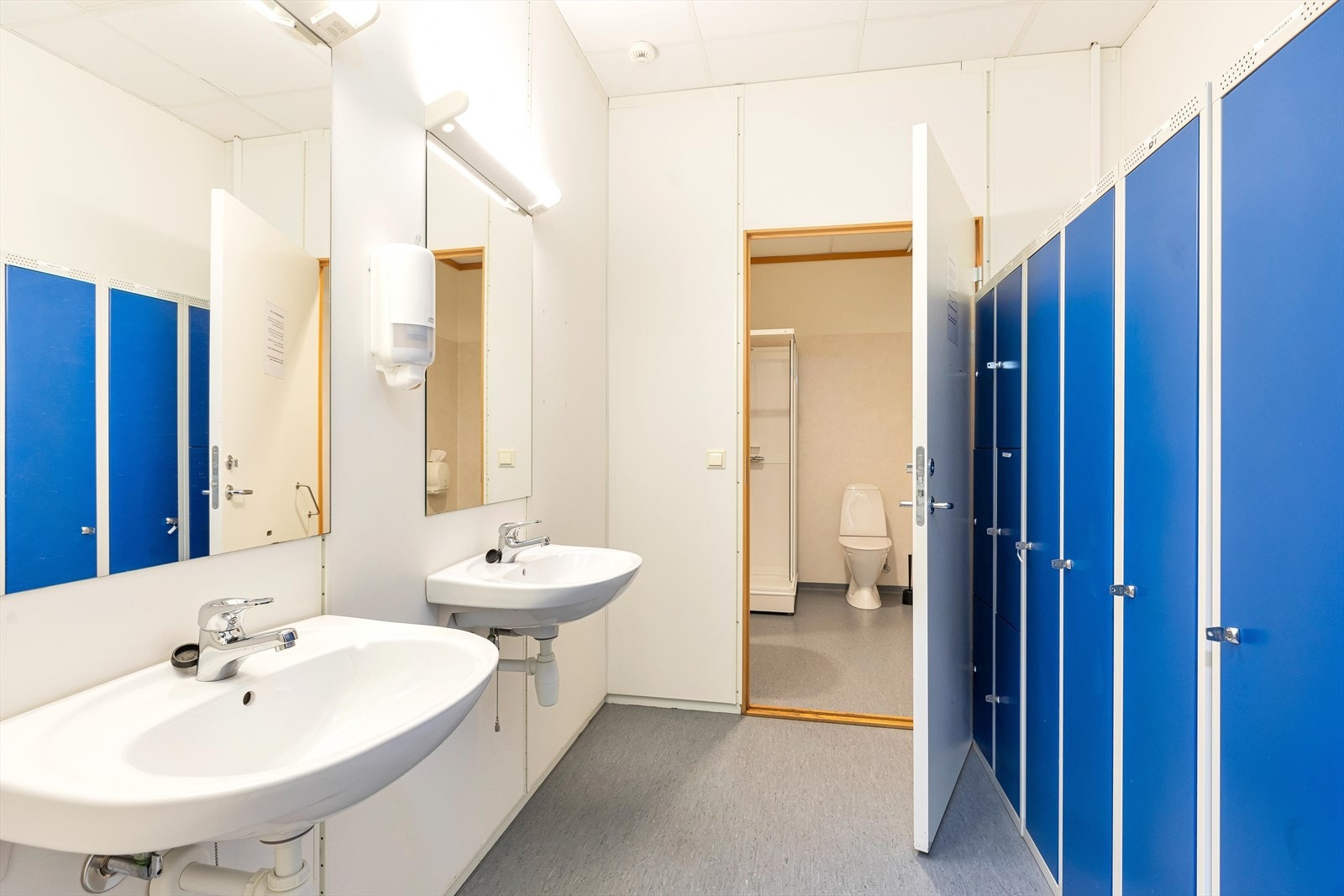 Toalett/garderobe Galleribilde