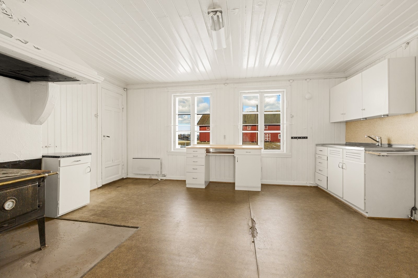 Romslig kjøkken i 1. etg. Galleribilde