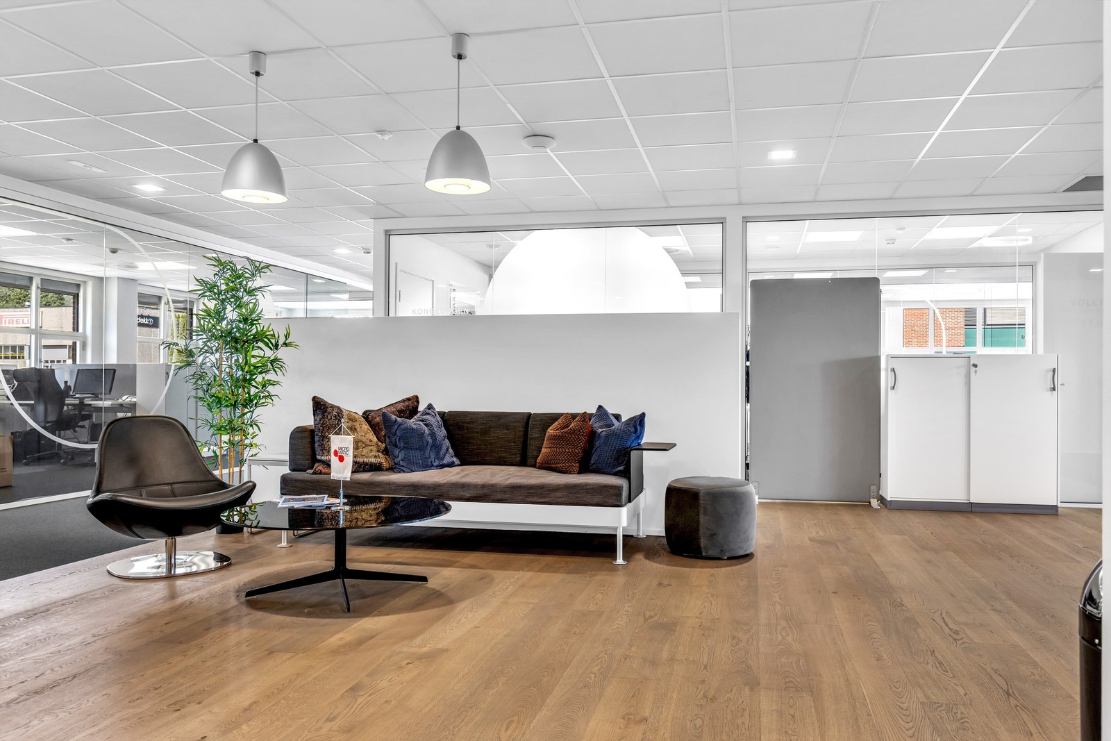 Hyggelig velkomstsone i 2. etasje Galleribilde