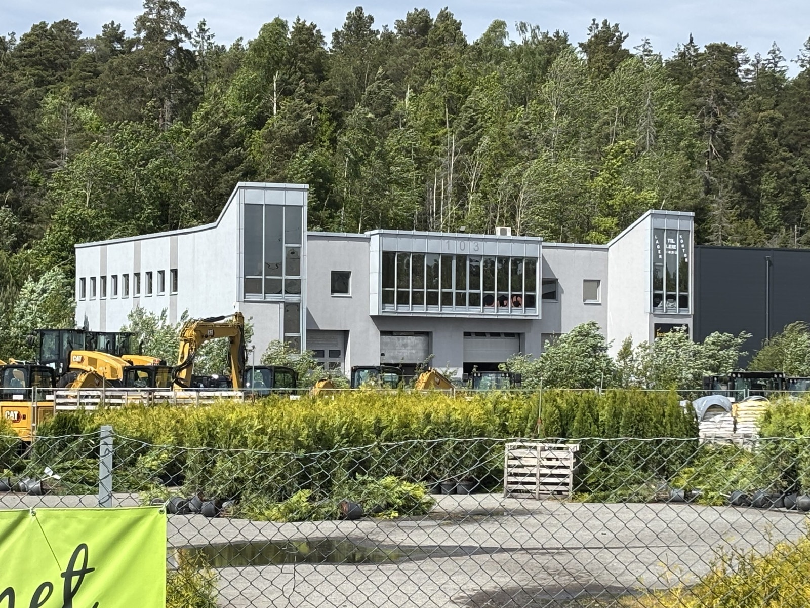 Foto viser næringseiendommen på Årvollskogen 103 Galleribilde