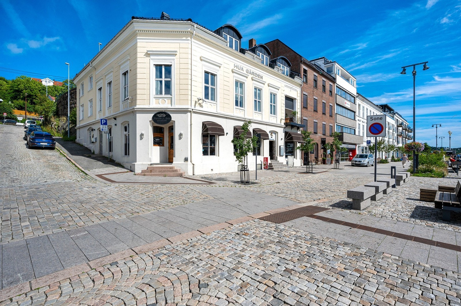 Egen inngang til kontorlokale, restaurant og take-awaylokaler Galleribilde