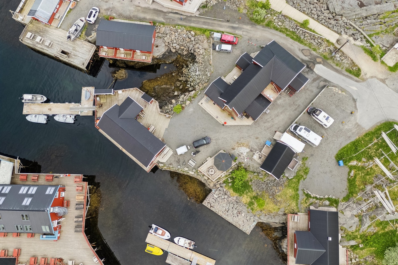 Å-veien 104 dronebilder av eiendommen. Galleribilde