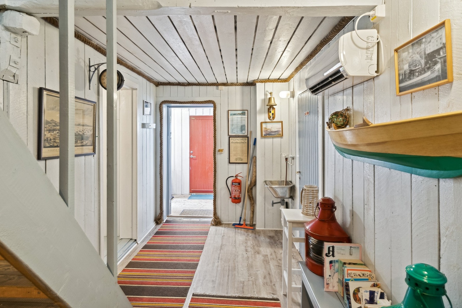 Å-veien 104. Ekte autentisk stil i bygget med varmepumpe. Galleribilde