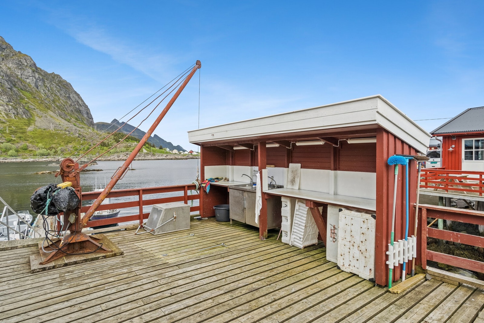 Mottaksfasiliteter for en dag på havet med egen sløyebenk. Galleribilde