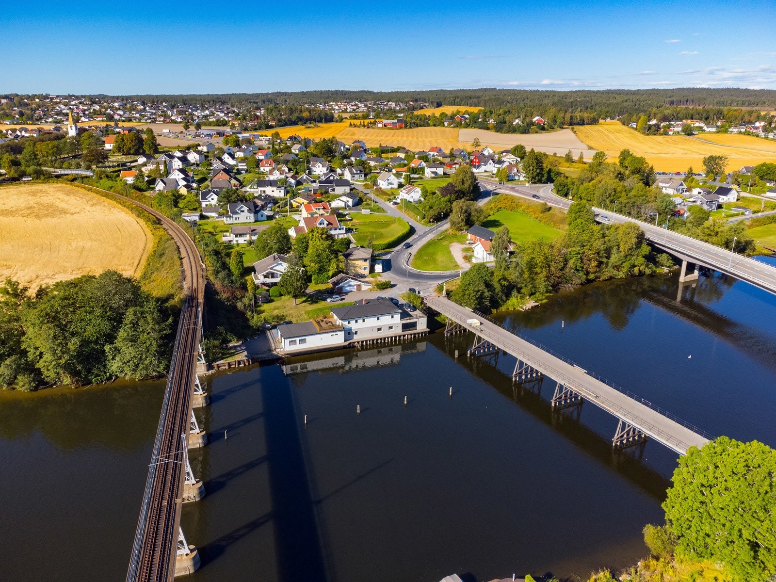 Beliggenhet rett ved vannet Galleribilde