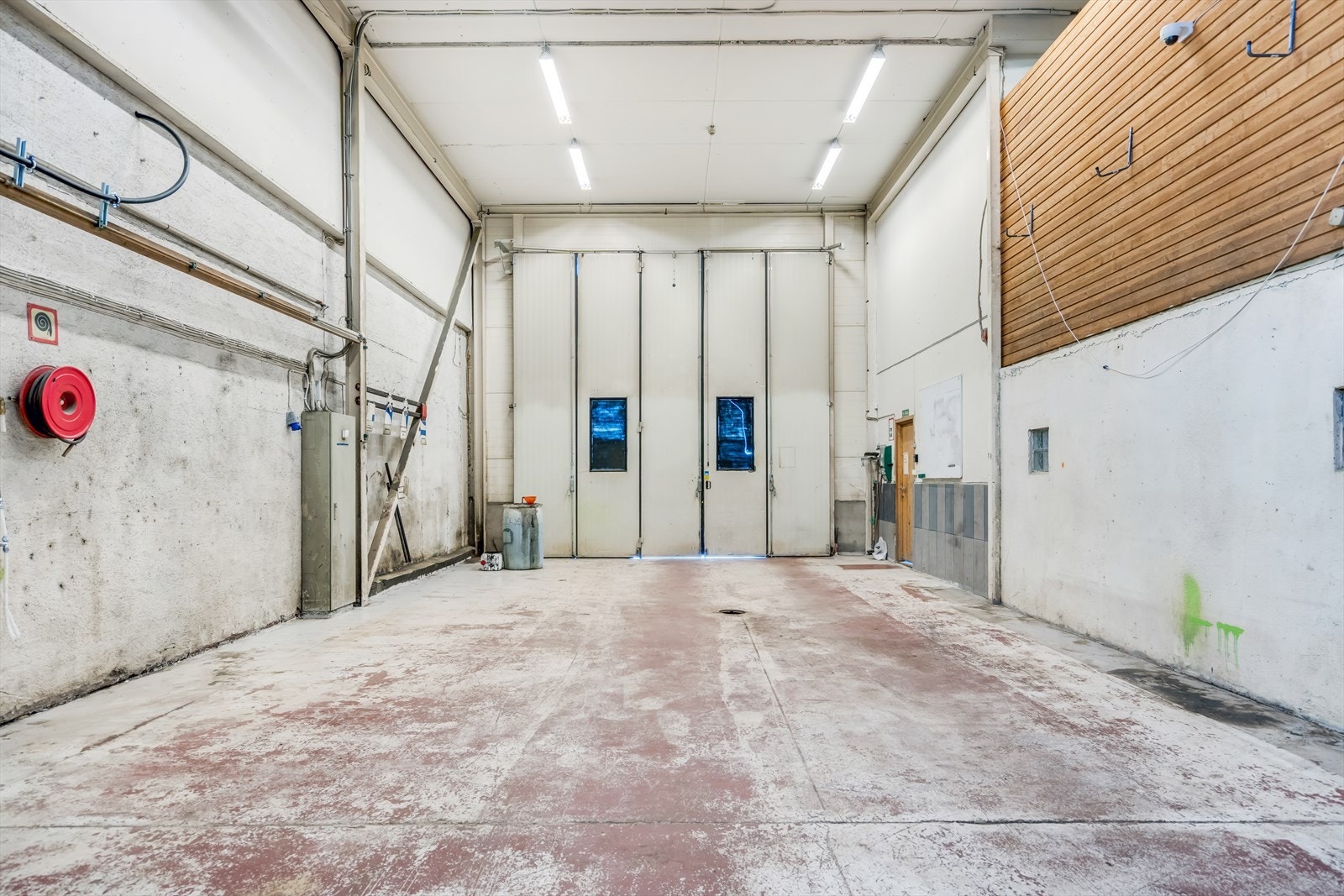 2 løp, huseier ønsker å oppgradere garasjeporter i forbindelse med inngåelse av ny leiekontrakt Galleribilde