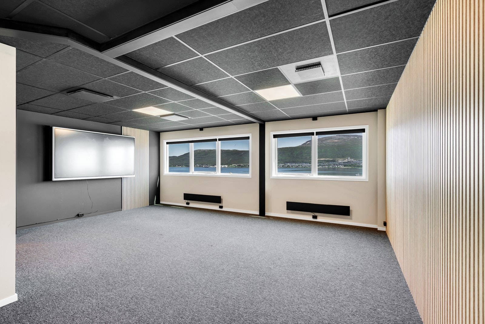 Spise/møterom med fantastisk utsikt Galleribilde