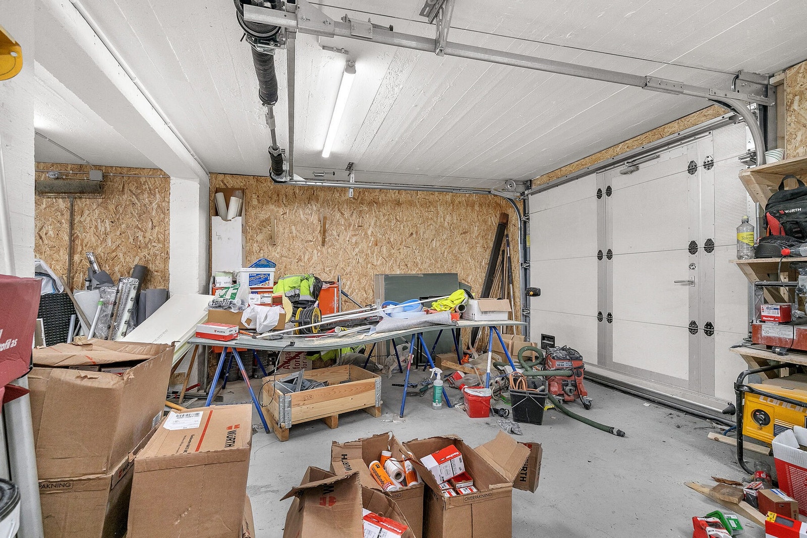 Kjelleretasje - Lager 3 Garasje Galleribilde