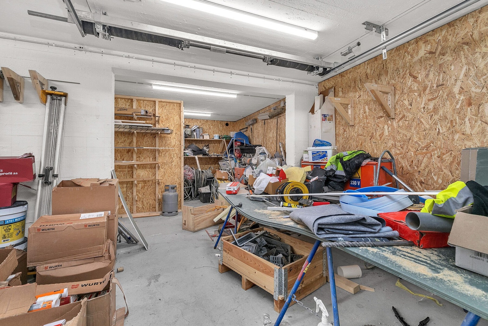 Kjelleretasje - Lager 4 Garasje Galleribilde