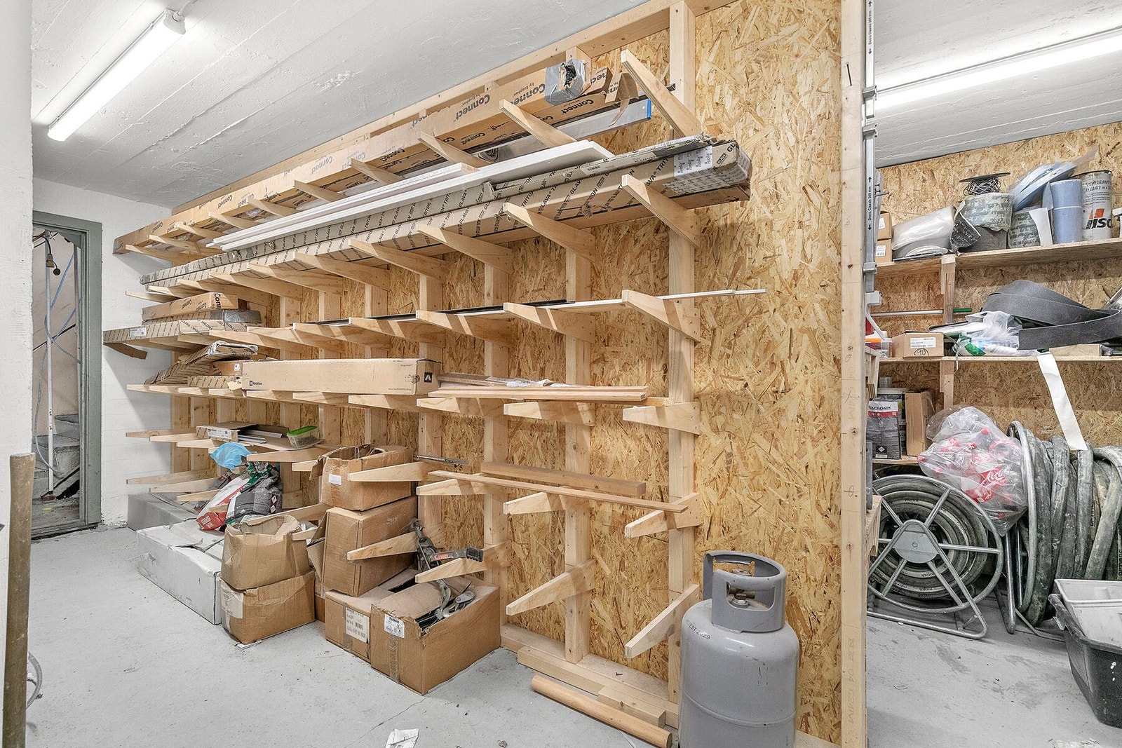 Kjelleretasje - Lager Galleribilde