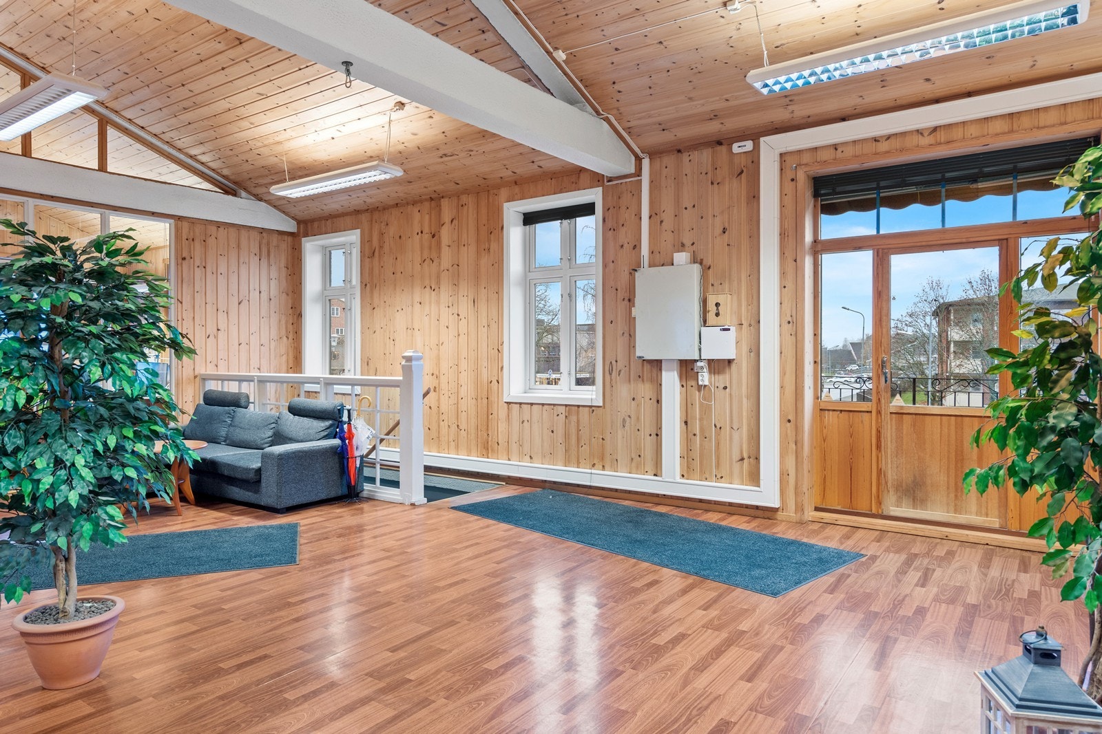 Flere vinduer, balkong og div. overflateoppgraderinger ble foretatt tilbake i ca. år 2000 når bygget ble tatt i bruk som bl.a. kontorlokaler. Galleribilde