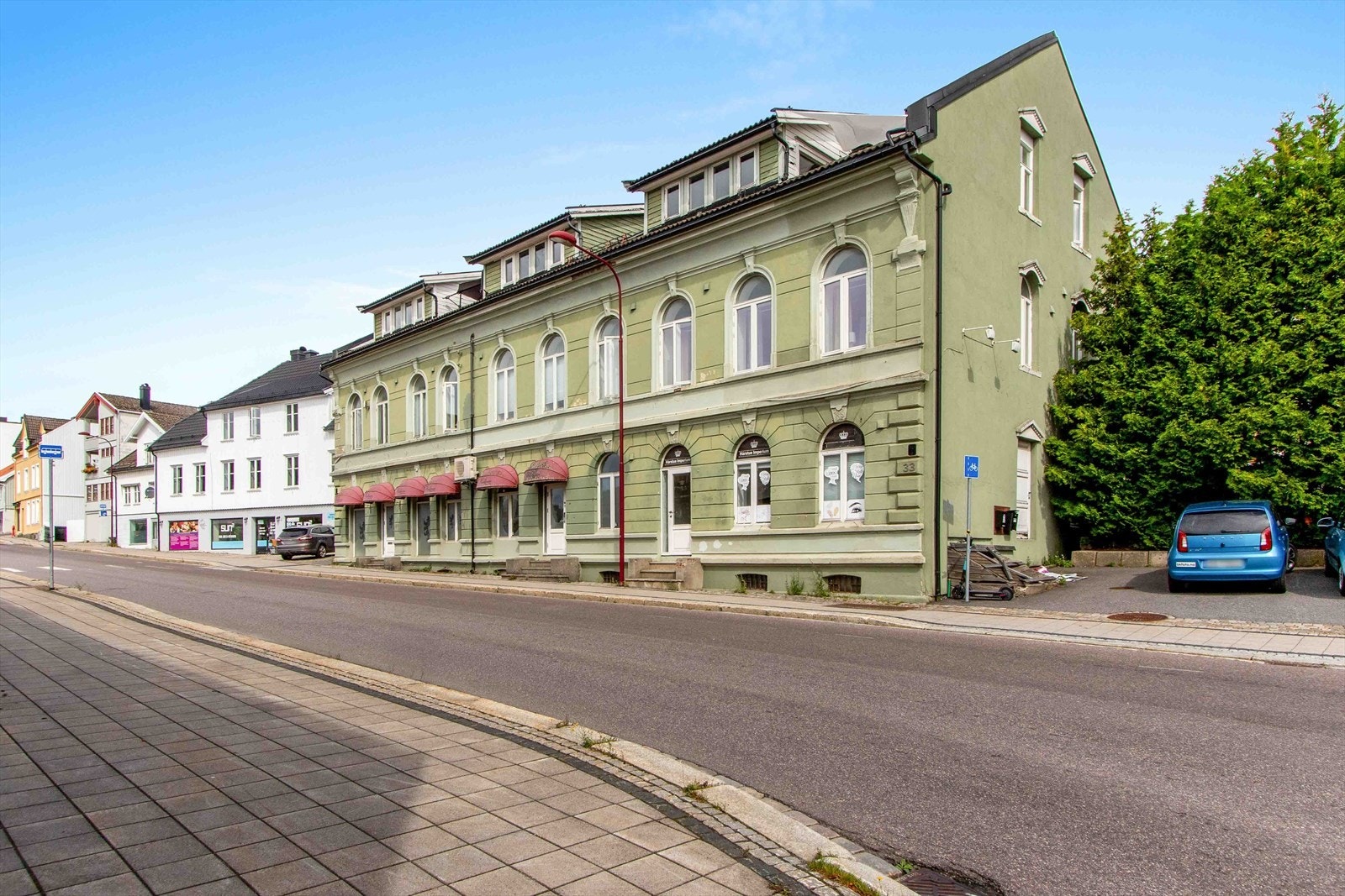 002.jpg Galleribilde