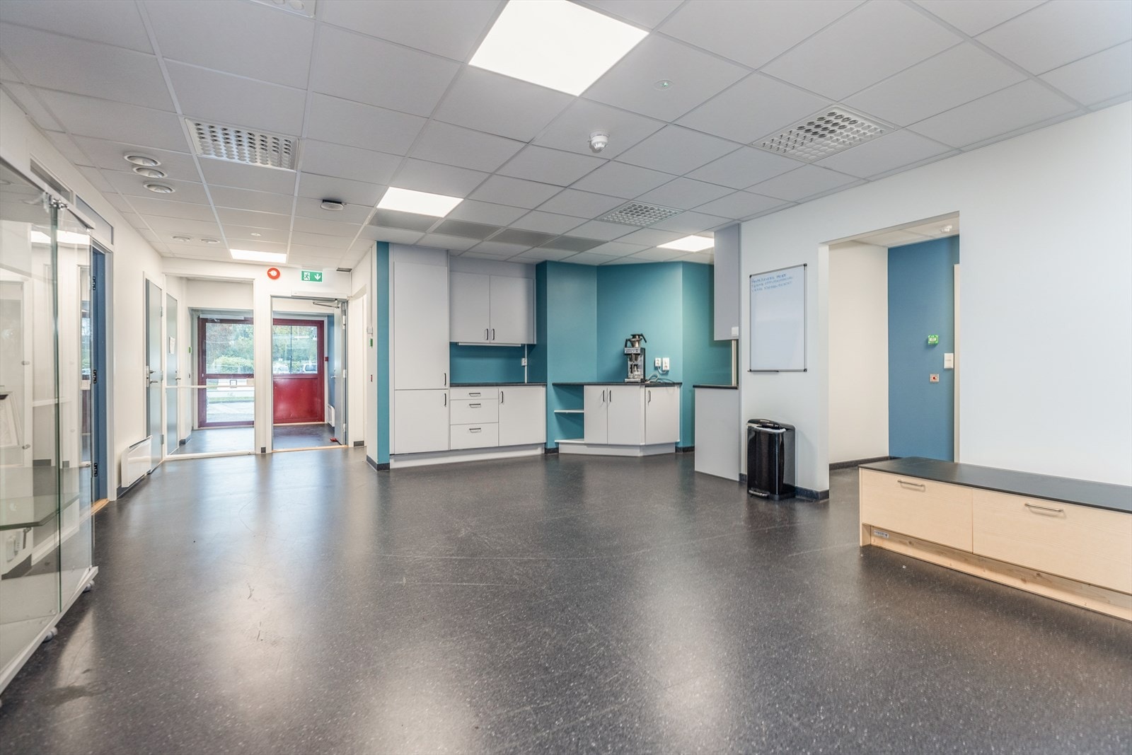 Lyse lokaler med normalt god standard. Galleribilde