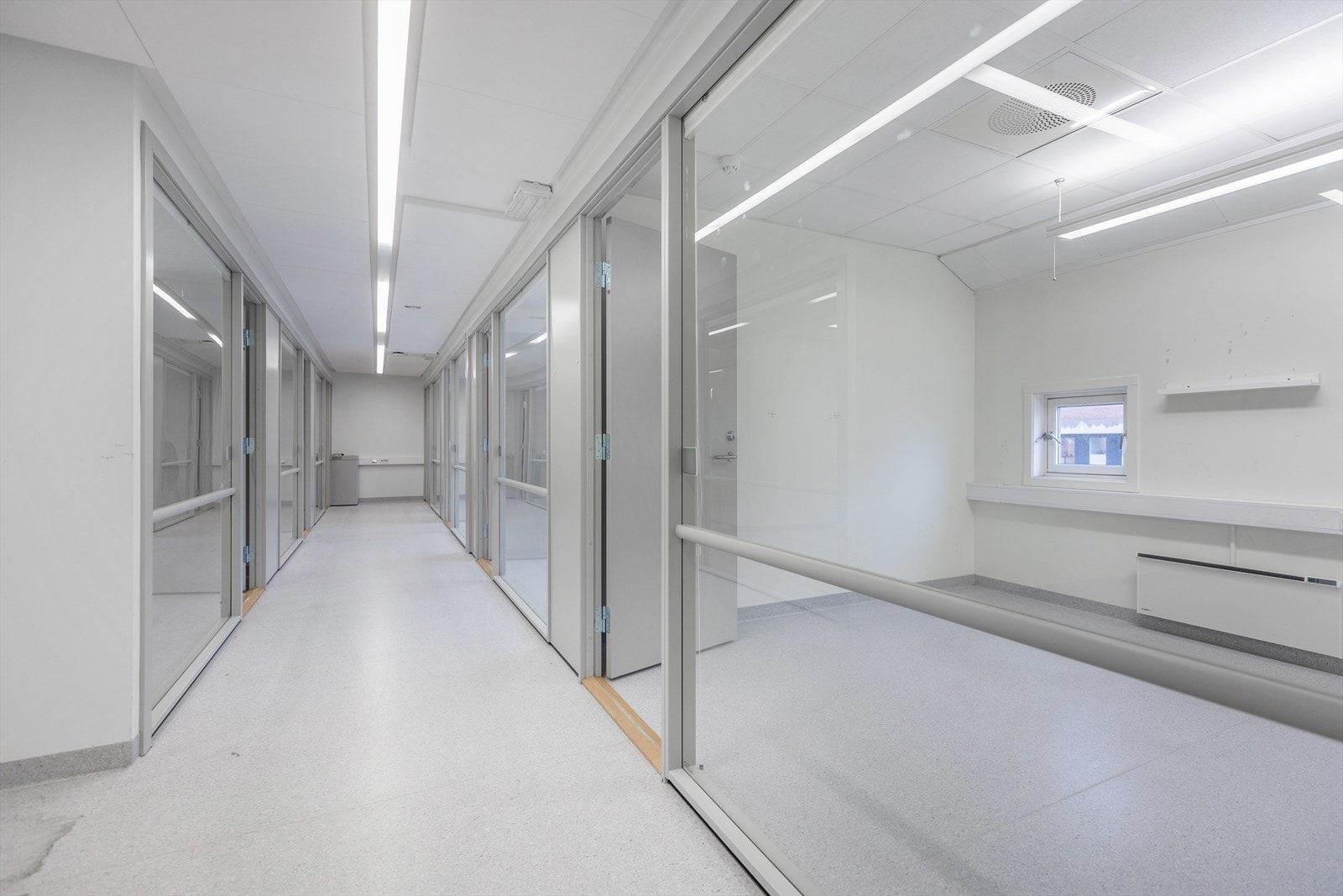 Arealer i 3. etasje med 15 kontorer, 2 møterom, 2 samtalerom, kjøkken og wc. Galleribilde