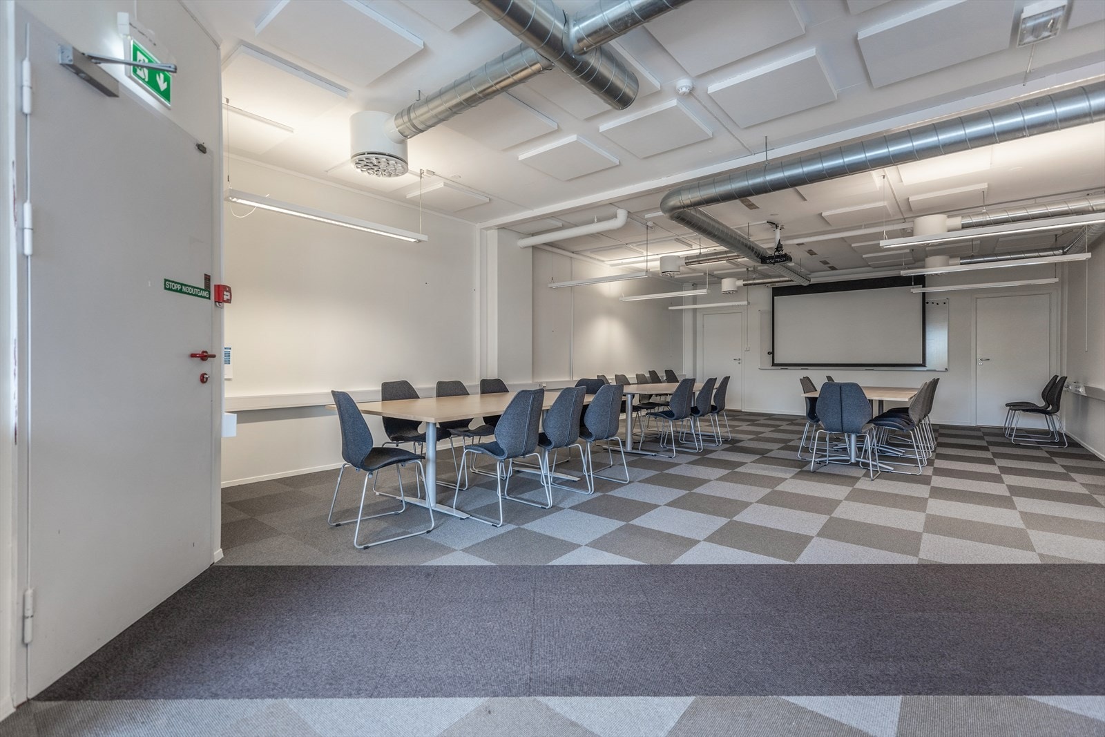 2 åpne kontorlandskap på hhv. 66 og 58 kvm. Galleribilde