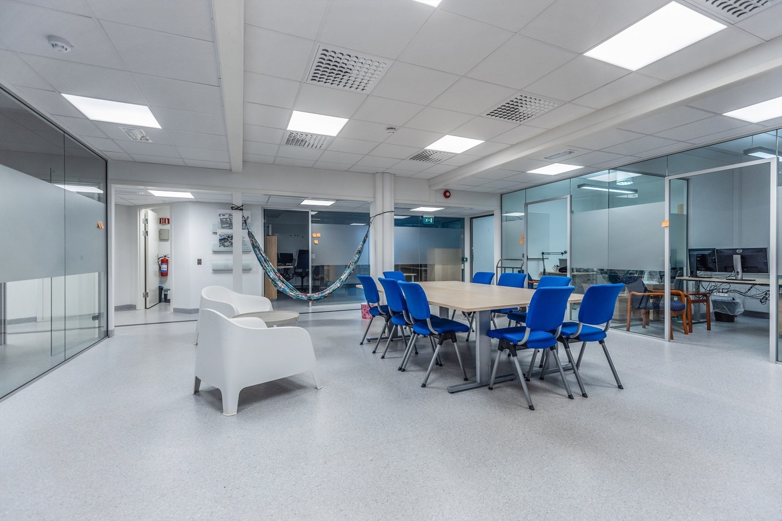 Lokaler i 1. etasje kan deles i 2 leieforhold på hhv. 349 og 248 kvm. Galleribilde