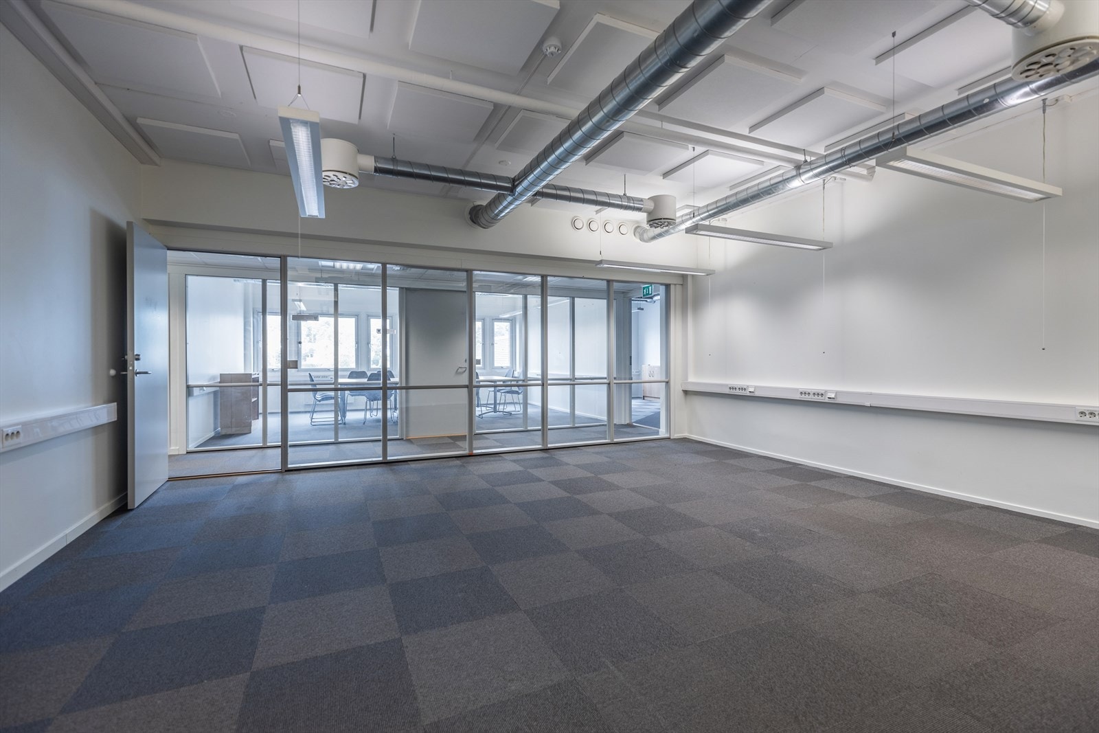 2 åpne kontorlandskap på hhv. 66 og 58 kvm. Galleribilde