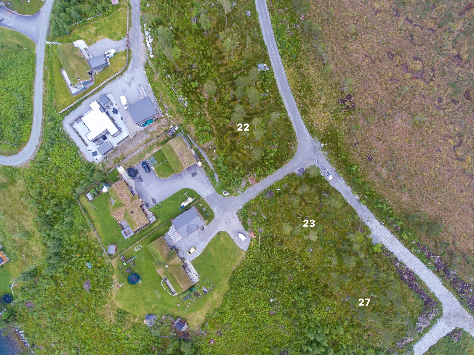 Tomtene er relativt romslige med ca. 1000 kvm. Galleribilde