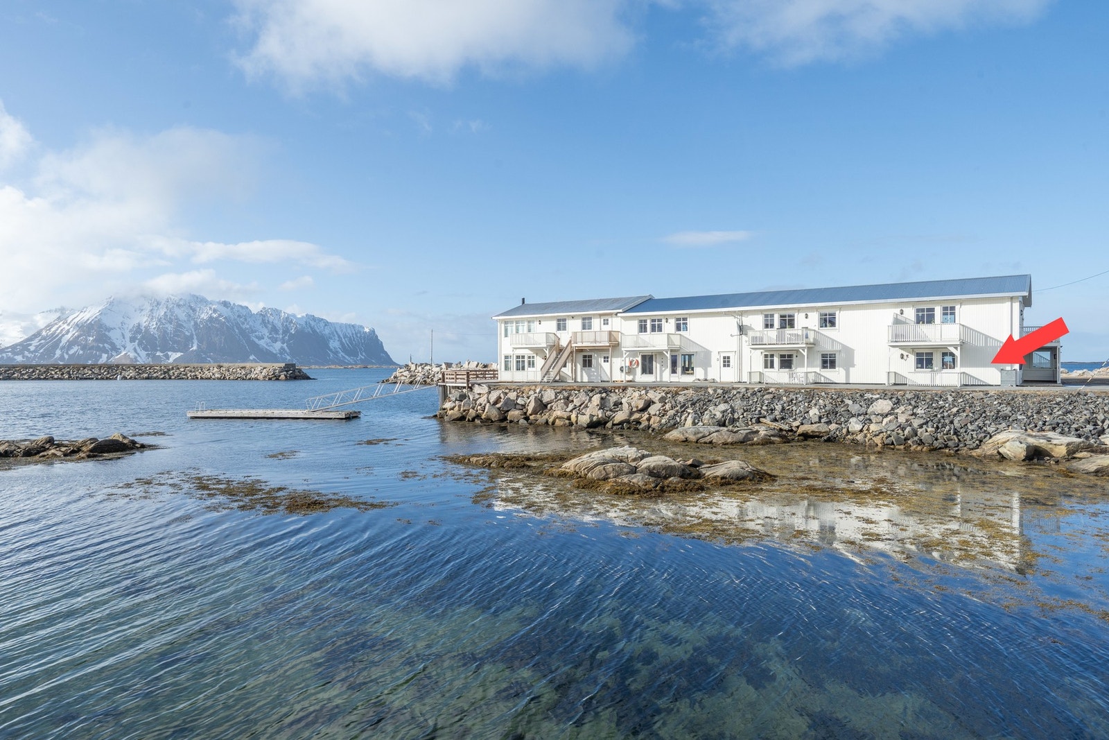 Velkommen til Sandveien 56 C - Presentert av EiendomsMegler1 Leknes. Galleribilde